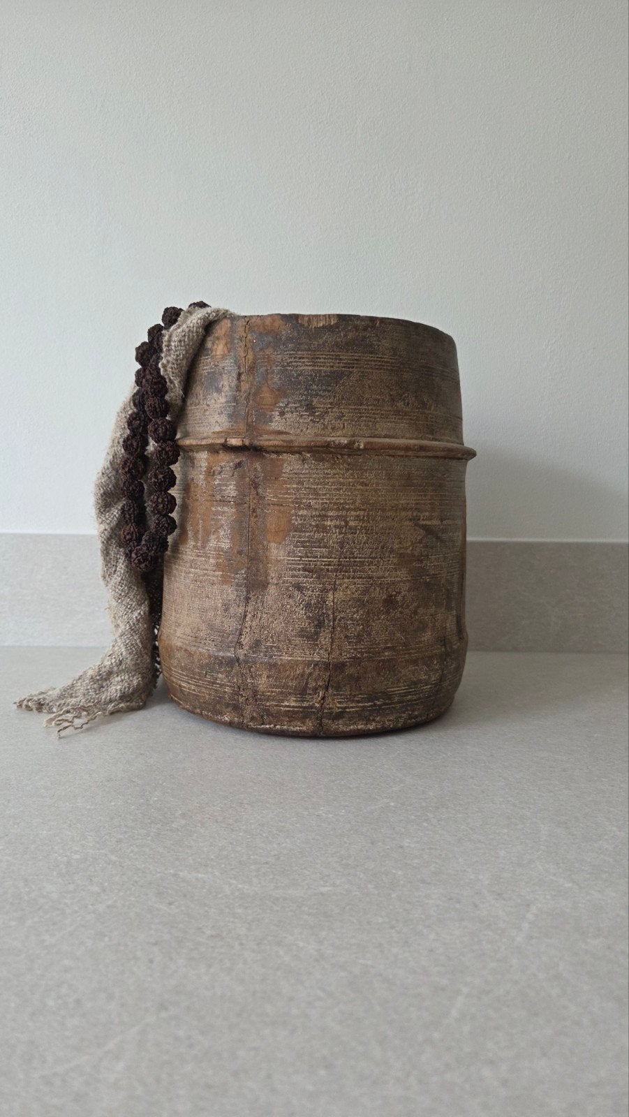 Oude houten pot Nepal #stoer #sober, Huis en Inrichting, Woonaccessoires | Vazen, Ophalen, Bruin, 25 cm, Zo goed als nieuw