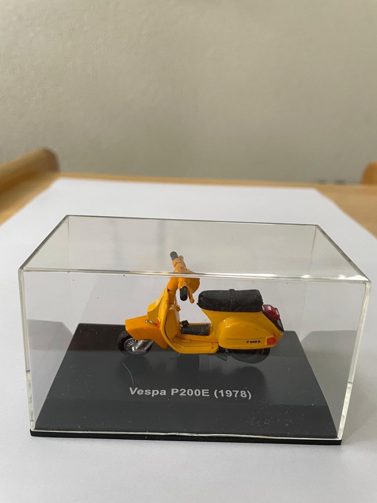 Origineel miniatuur model Vespa 1:32, Ophalen of Verzenden, Nieuw, Overige typen, Overige merken