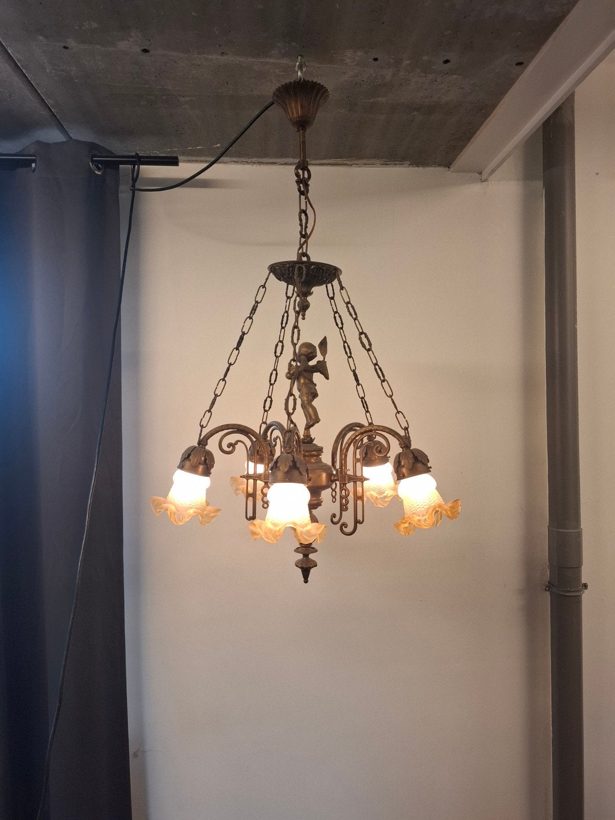 Antieke Franse  bronzen kroonluchter met cherubijn, Ophalen