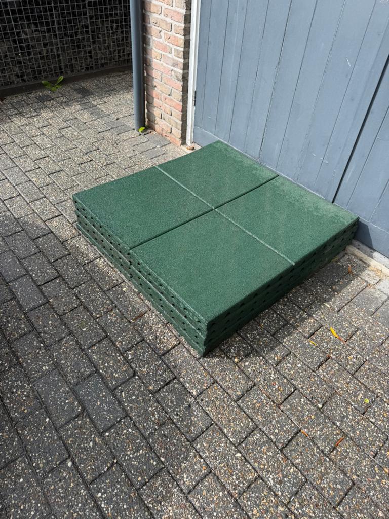 4 x 1m2 rubberen tegels, Tuin en Terras, Ophalen, Zo goed als nieuw, Rubber, Overige typen