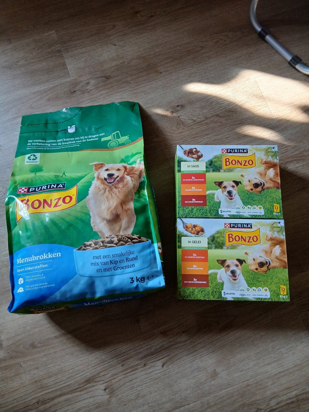 Bonzo 3kg brokken/2 dozen á 2x 12 zakjes vlees. 
2 dozen me, Dieren en Toebehoren, Dierenvoeding, Ophalen of Verzenden, Hond