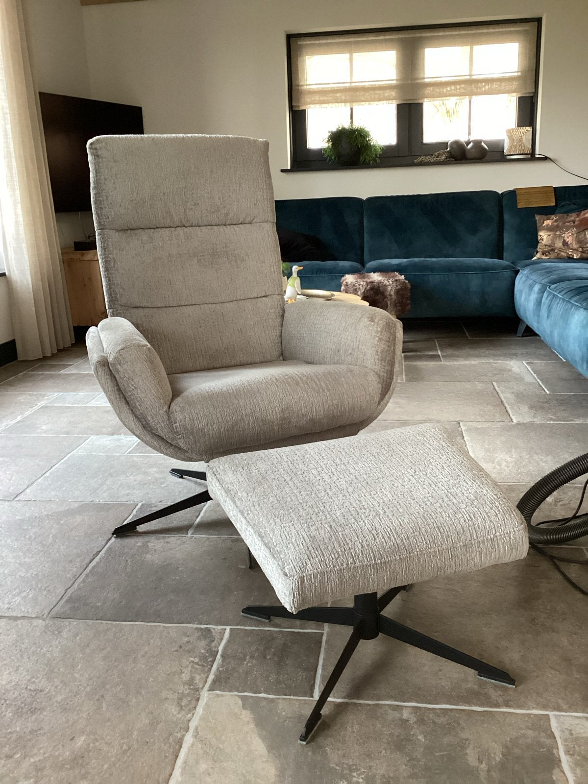 Comfortabele draaibare fauteuil met voetenbank, Huis en Inrichting, Fauteuils, Ophalen, Zo goed als nieuw, Stof, 75 tot 100 cm