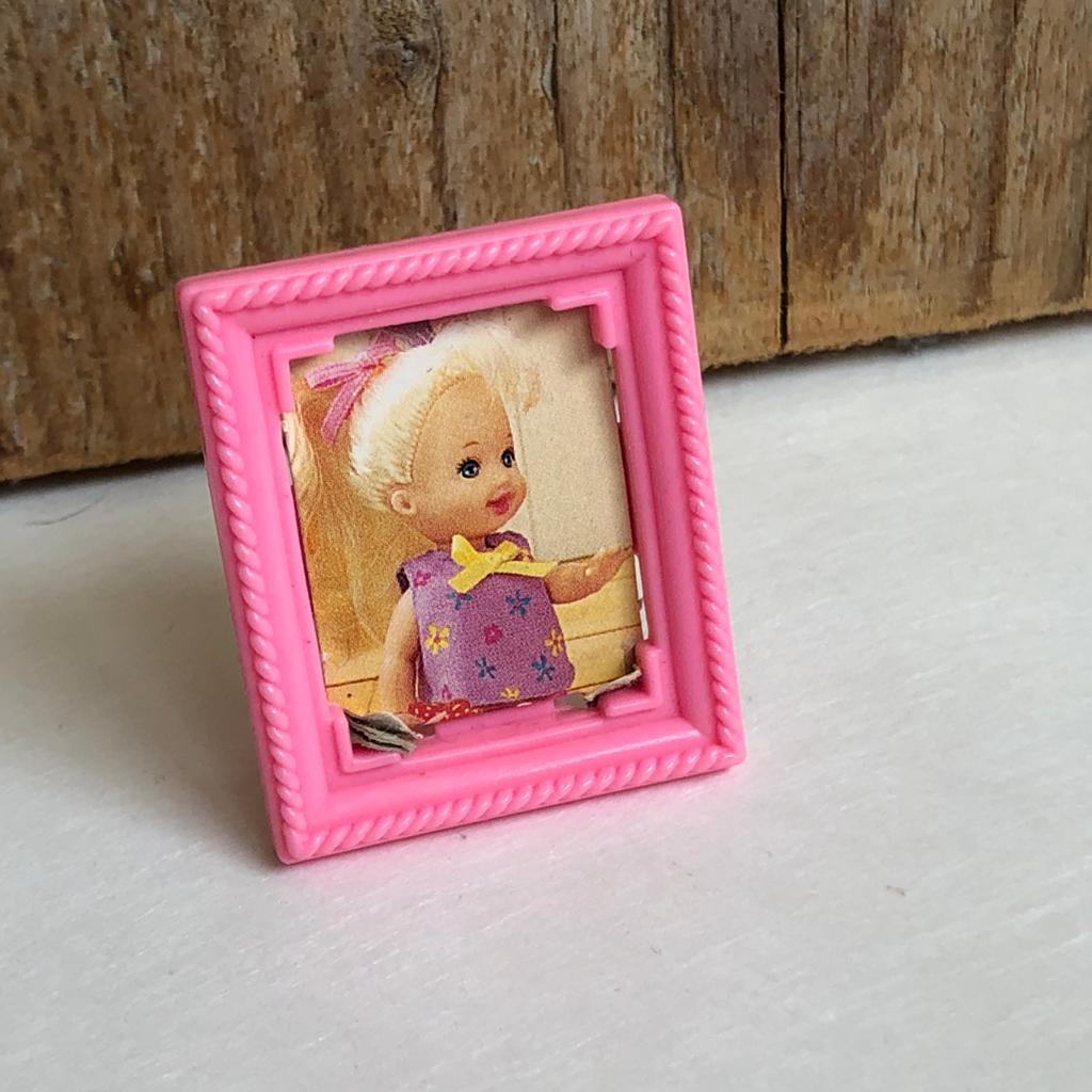 Roze vintage fotolijst voor Barbie poppen huis, Ophalen of Verzenden, Zo goed als nieuw, Decoratie