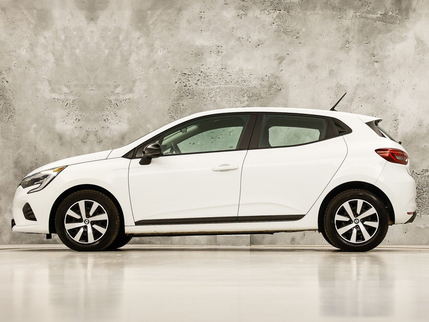 Renault Clio 1.0 TCe 90 Equilibre (APPLE CARPLAY, GROOT NAVI, Auto's, Voorwielaandrijving, 12 maanden, Gebruikt, 580 kg