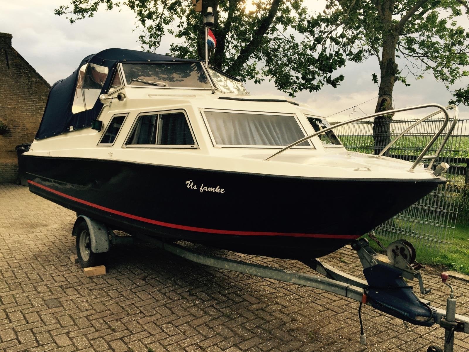 Kajuit Motorboot met 25 pk yamaha langstaart met trailer, Watersport en Boten, Motorboten en Motorjachten, Overige merken, Gebruikt