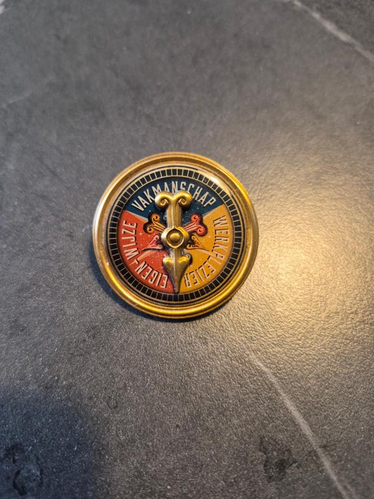 Efteling medewerkers pin, Verzamelen, Ophalen of Verzenden, Zo goed als nieuw, Button of Speldje