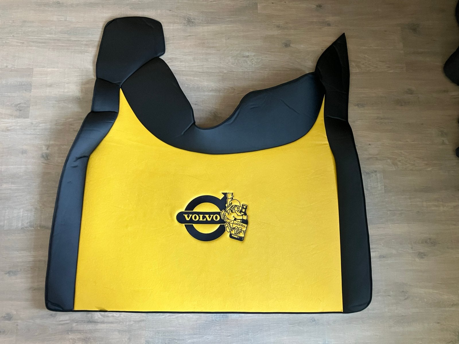 Volvo Vloermat Geel/Zwart met Logo voor volvo FH4 en FH5, Ophalen, Nieuw, Volvo