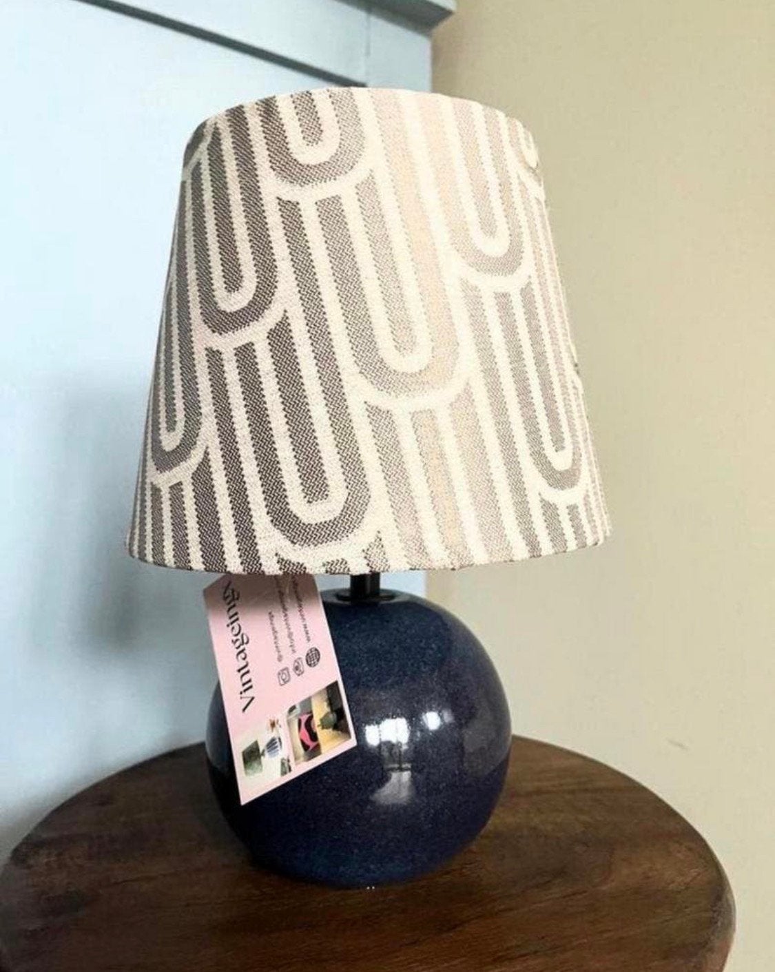 Elegante tafellamp met blauwe bolvoet van keramiek, Ophalen of Verzenden, Zo goed als nieuw, Keramiek, Design