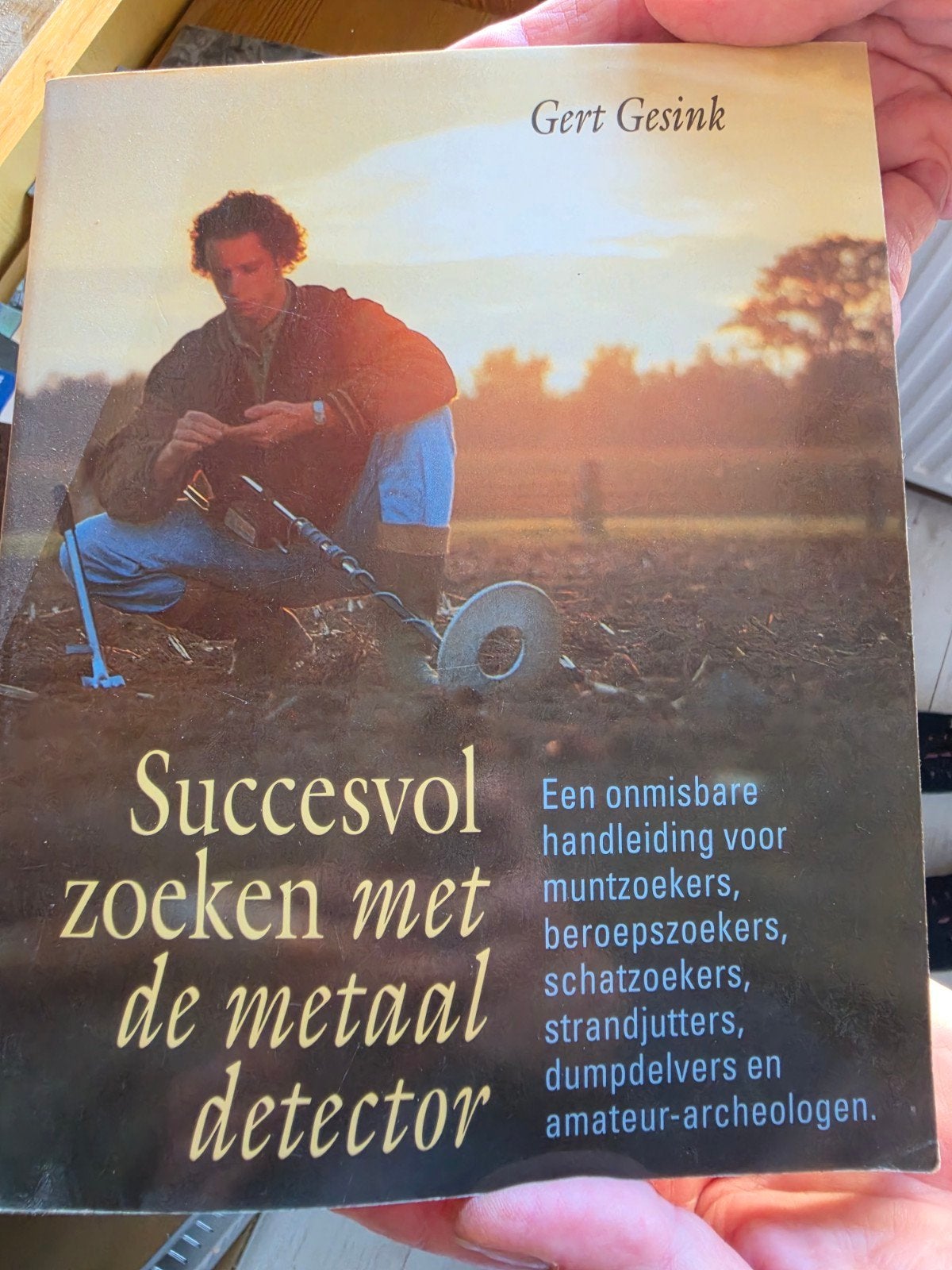 Boek Succesvol zoeken met de metaal detector Gert Gesink, Ophalen of Verzenden, Zo goed als nieuw