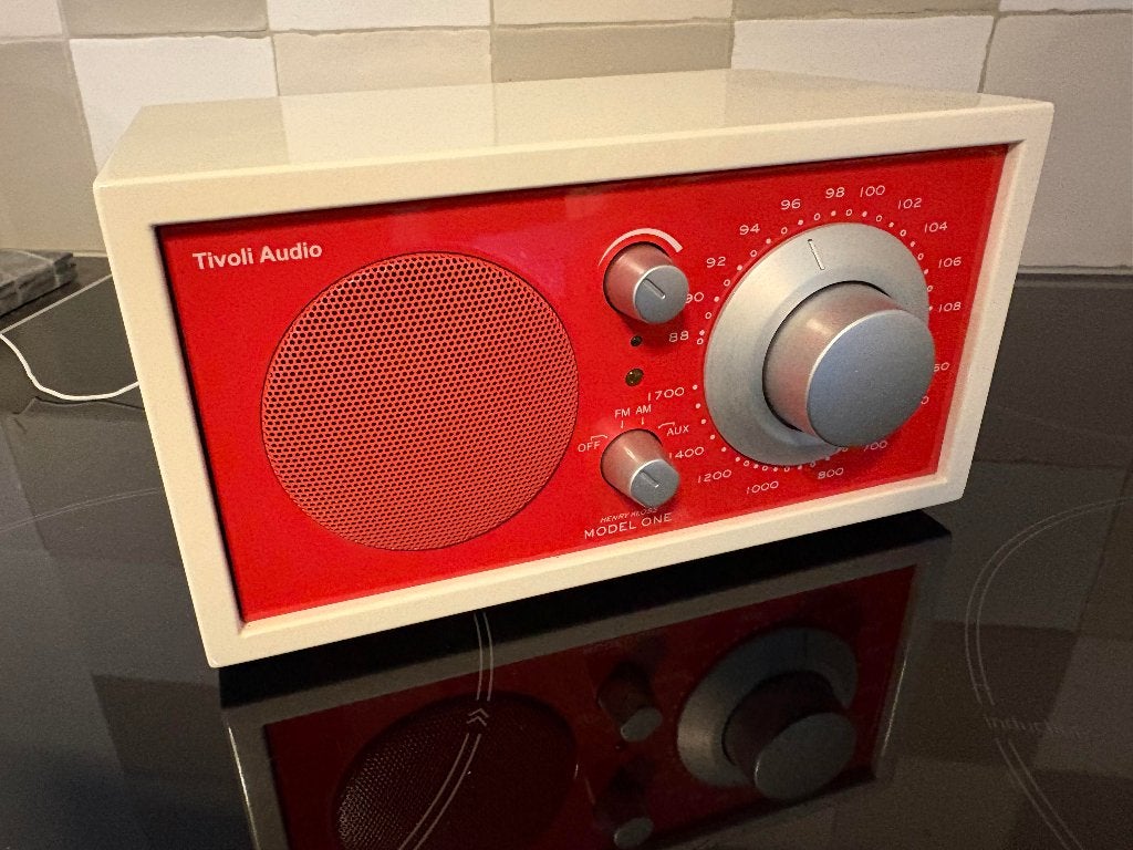 Tivoli One in zeldzame uitvoering, z.g.a.n., Ophalen of Verzenden, Zo goed als nieuw, Radio