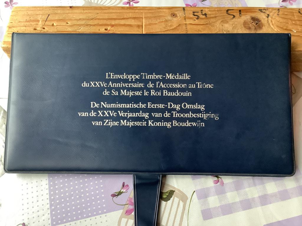 Set belgie vel nr 44 met munt in luxe verpakking, Postzegels en Munten, Munten | België, Ophalen of Verzenden