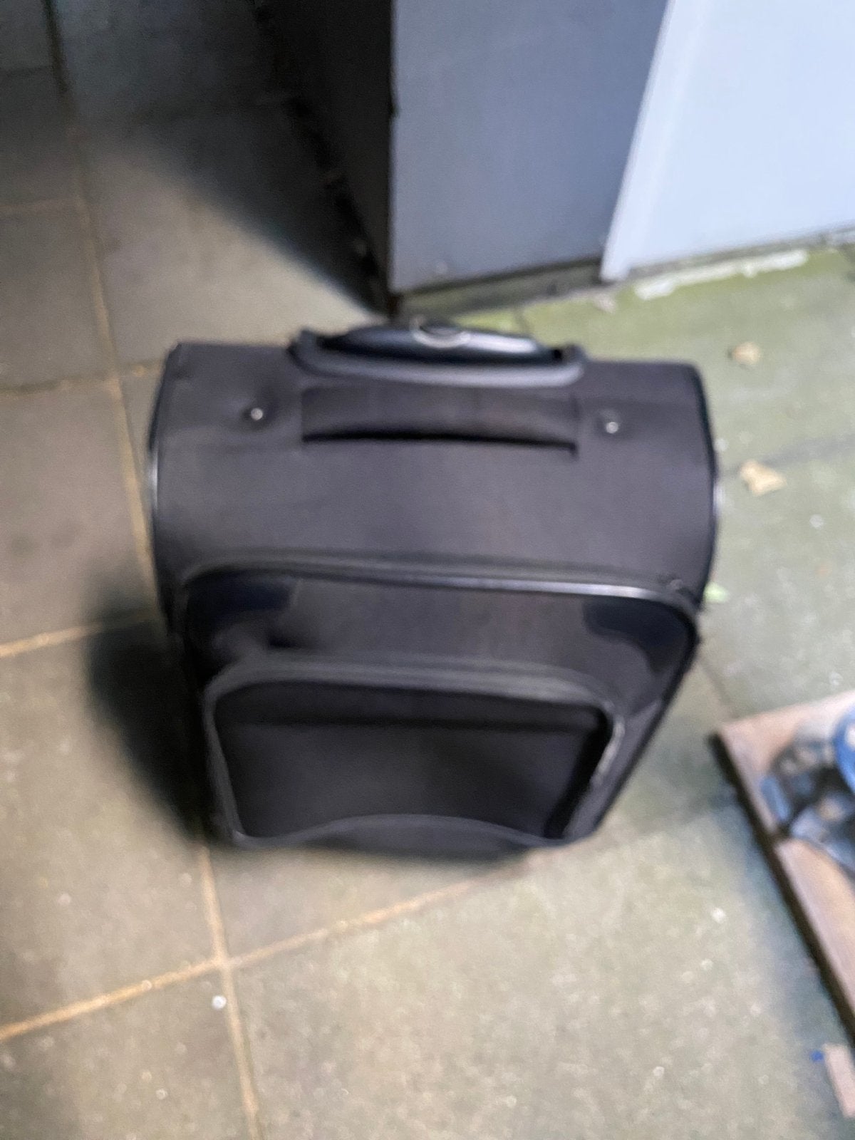 Zwarte handbagage koffer met wieltjes en uitschuifbaar handv, 40 tot 60 cm, Gebruikt, 20 tot 30 cm, Zwart