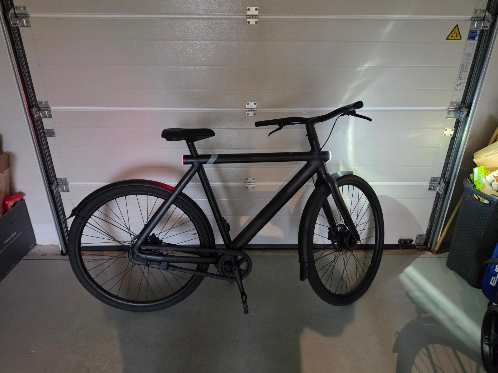 Stijlvolle zwarte Van Moof fiets, Gebruikt, Schijfrem, 53 tot 57 cm, Ophalen
