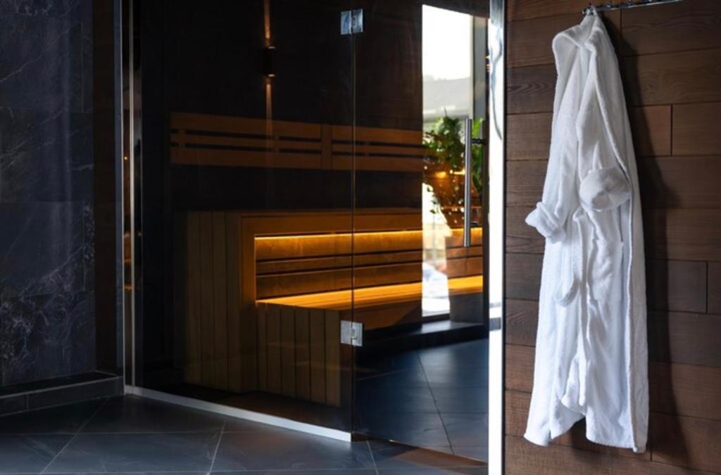 Gezocht pand geschikt voor prive sauna, Ophalen of Verzenden, Gebruikt, Fins of Traditioneel, Complete sauna