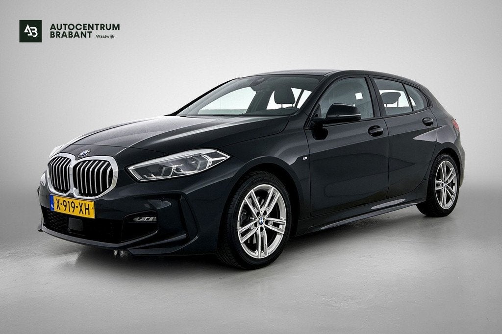 BMW 1-serie 118i High Executive M-Sport (Dealer onderhoud, N, Auto's, BMW, 136 pk, Gebruikt, Zwart, Bedrijf