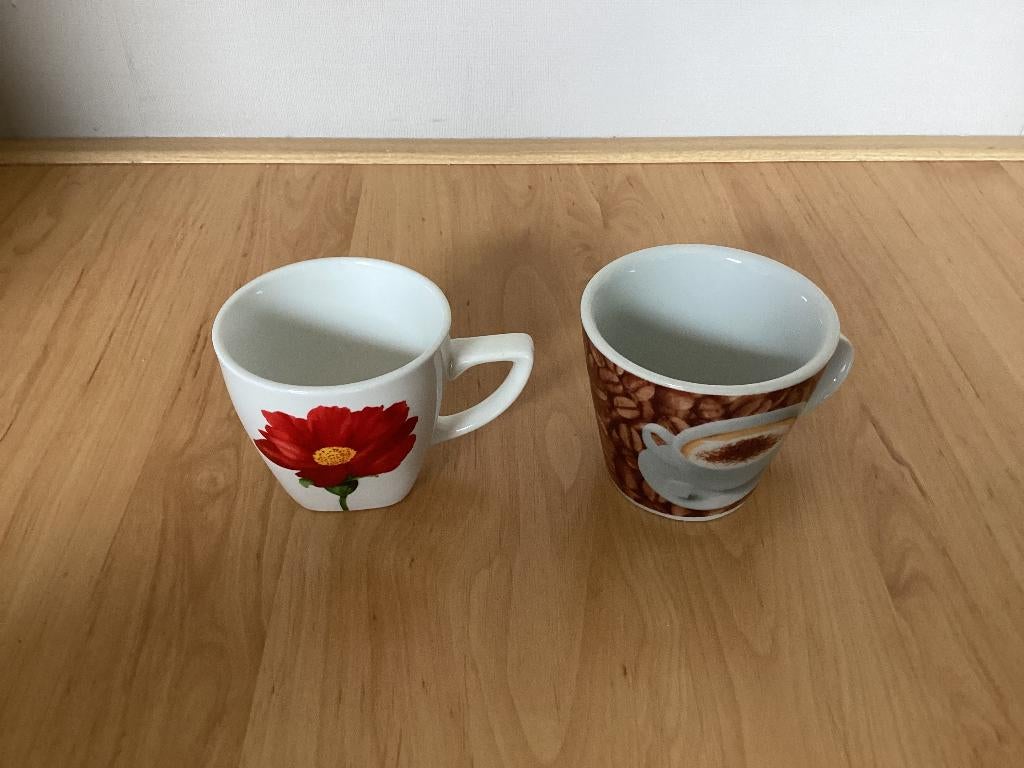 Koffiekopjes, Ophalen of Verzenden, Aardewerk, Overige stijlen, Kop(pen) en/of Schotel(s)