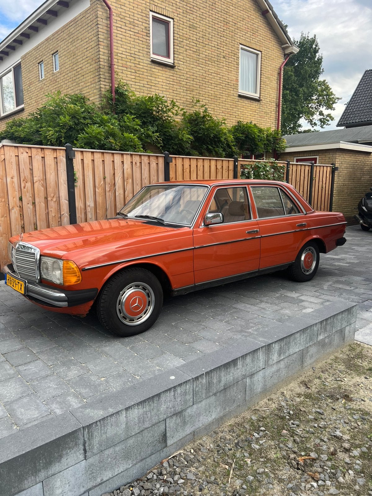 Mercedes-Benz 200-Serie 2.4 240 D AUT 1981, Auto's, 2404 cc, 1370 kg, Origineel Nederlands, Diesel