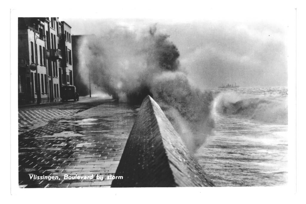 947008 Vlissingen Zeeland 1957 Boulevard bij Storm Gelopen