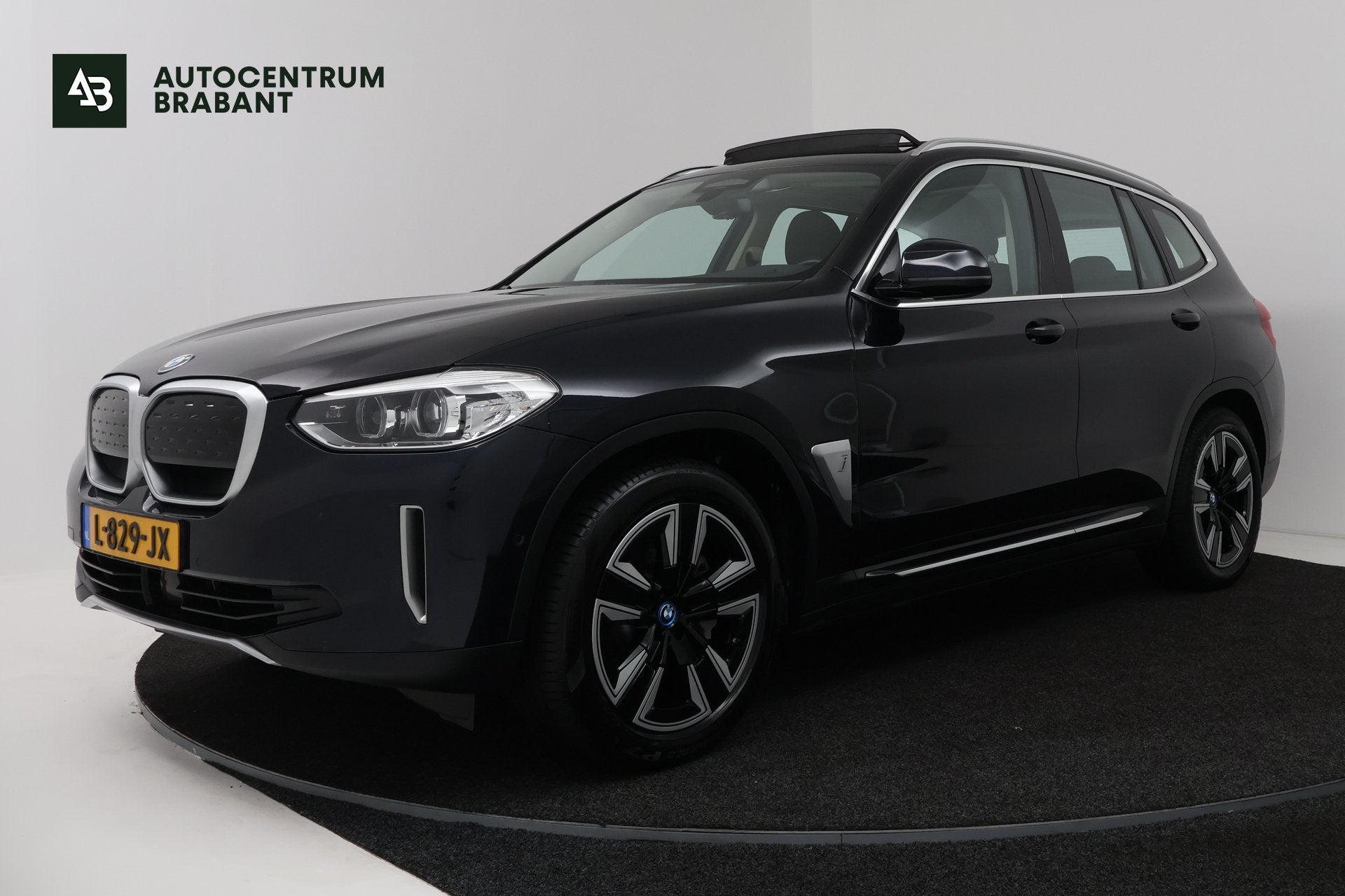 BMW iX3 Executive 80 kWh (SOH 99,4%, PANORAMADAK, CAMERA, ST, Auto's, Automaat, Achterwielaandrijving, Gebruikt, Zwart