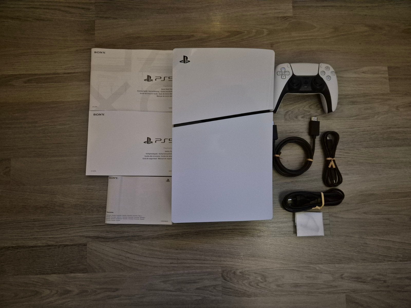 Zeernette Playstation 5 Slim 1TB Compleet Lees Goed❗️❗, Spelcomputers en Games, 1 Sony Place, San Mateo, CA 94401, USA, Support@sony.com