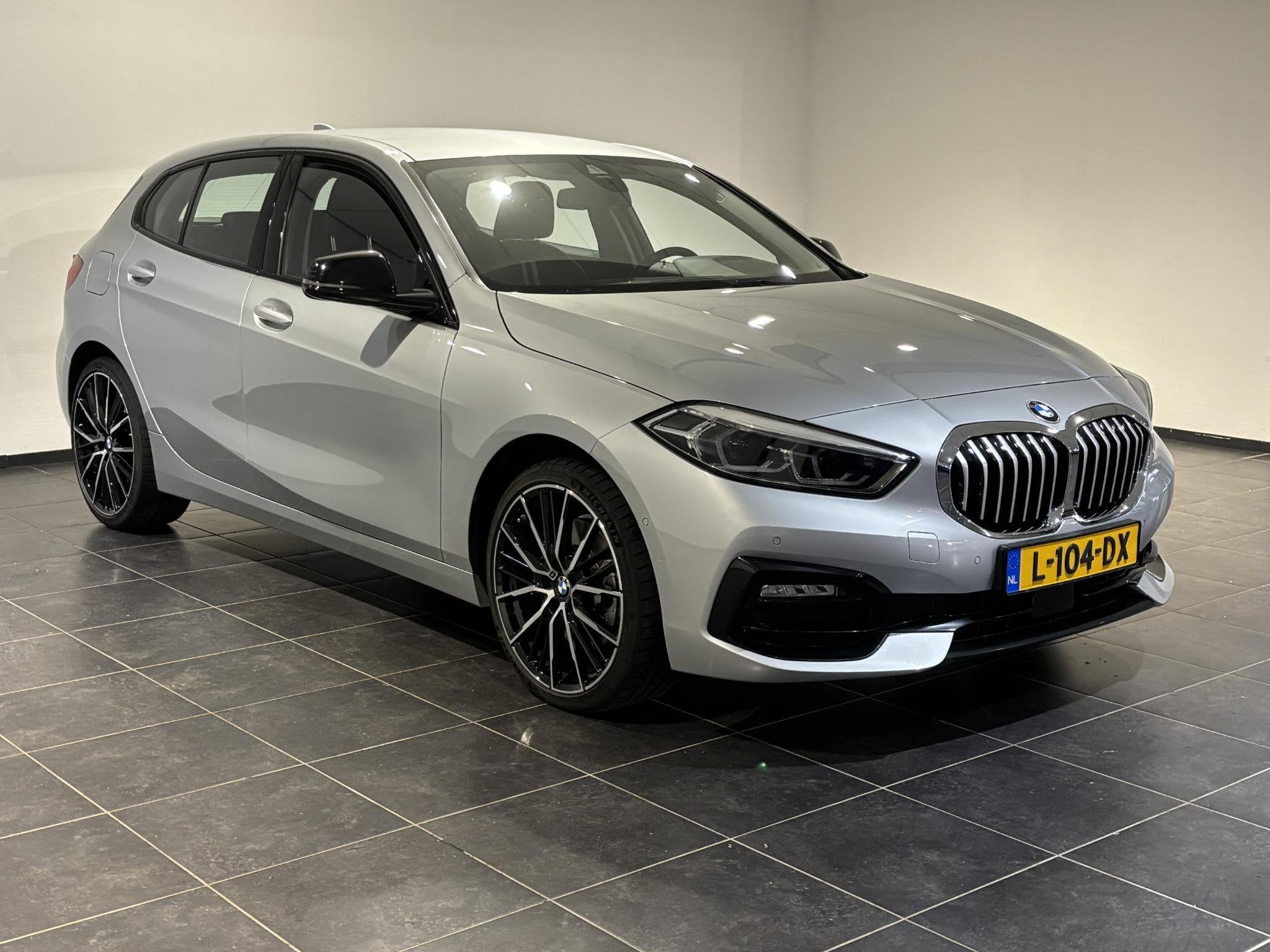 BMW 1-serie 120i High Executive | Sport line | Apple CarPlay, Auto's, 1998 cc, 730 kg, Euro 6, 4 cilinders