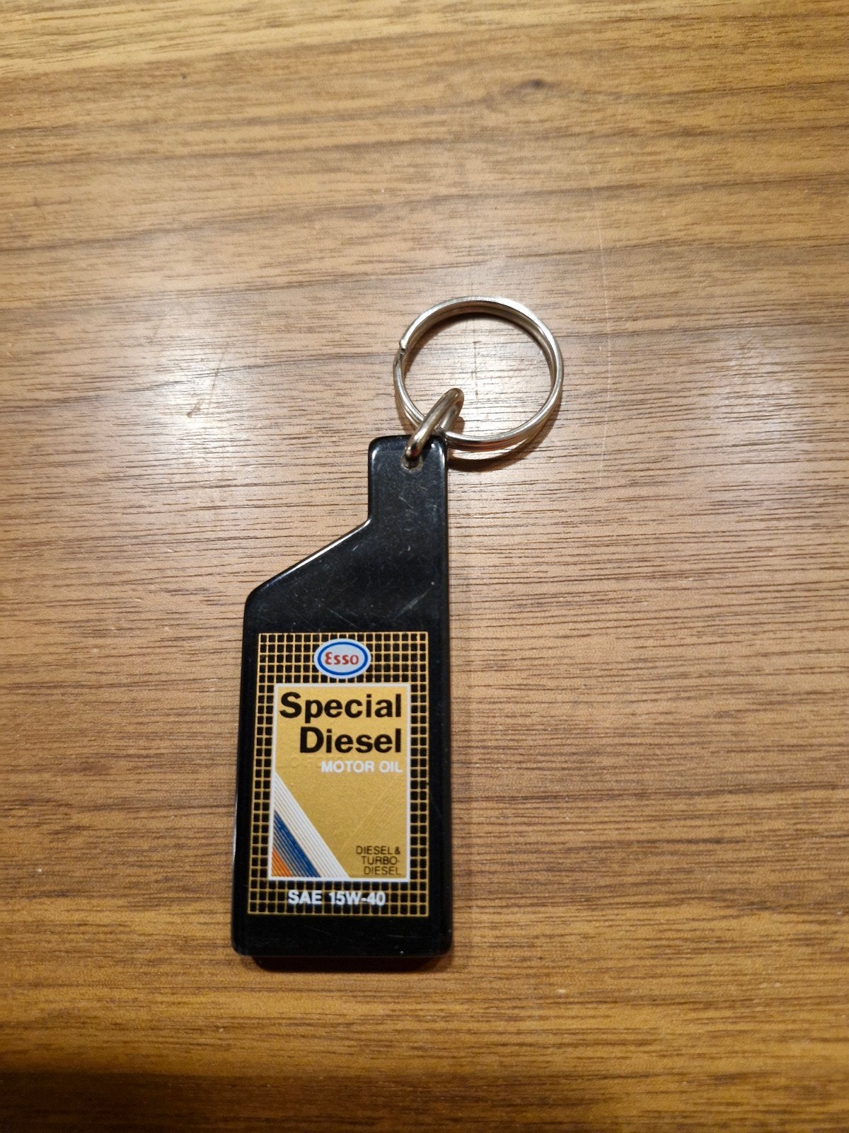 302 Vintage Esso Special Diesel Motor Oil Sleutelhanger, Verzamelen, Ophalen of Verzenden