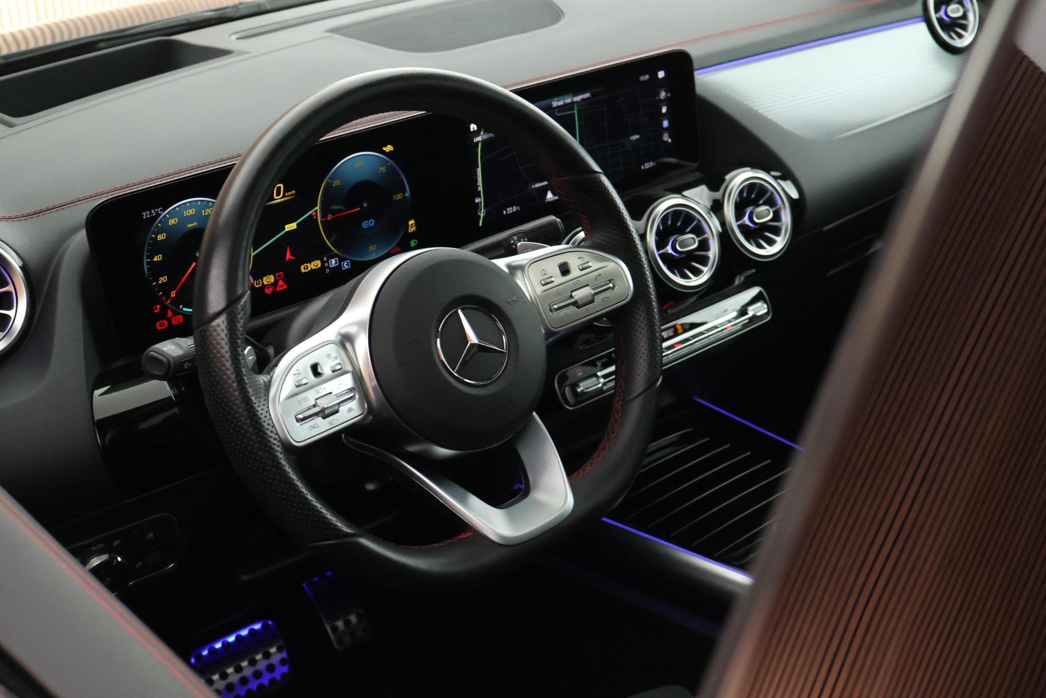 Mercedes-Benz EQA 250 190pk AMG Line 67 kWh SOH 98% Trekhaak, 1940 kg, Gebruikt, 190 pk, Blauw