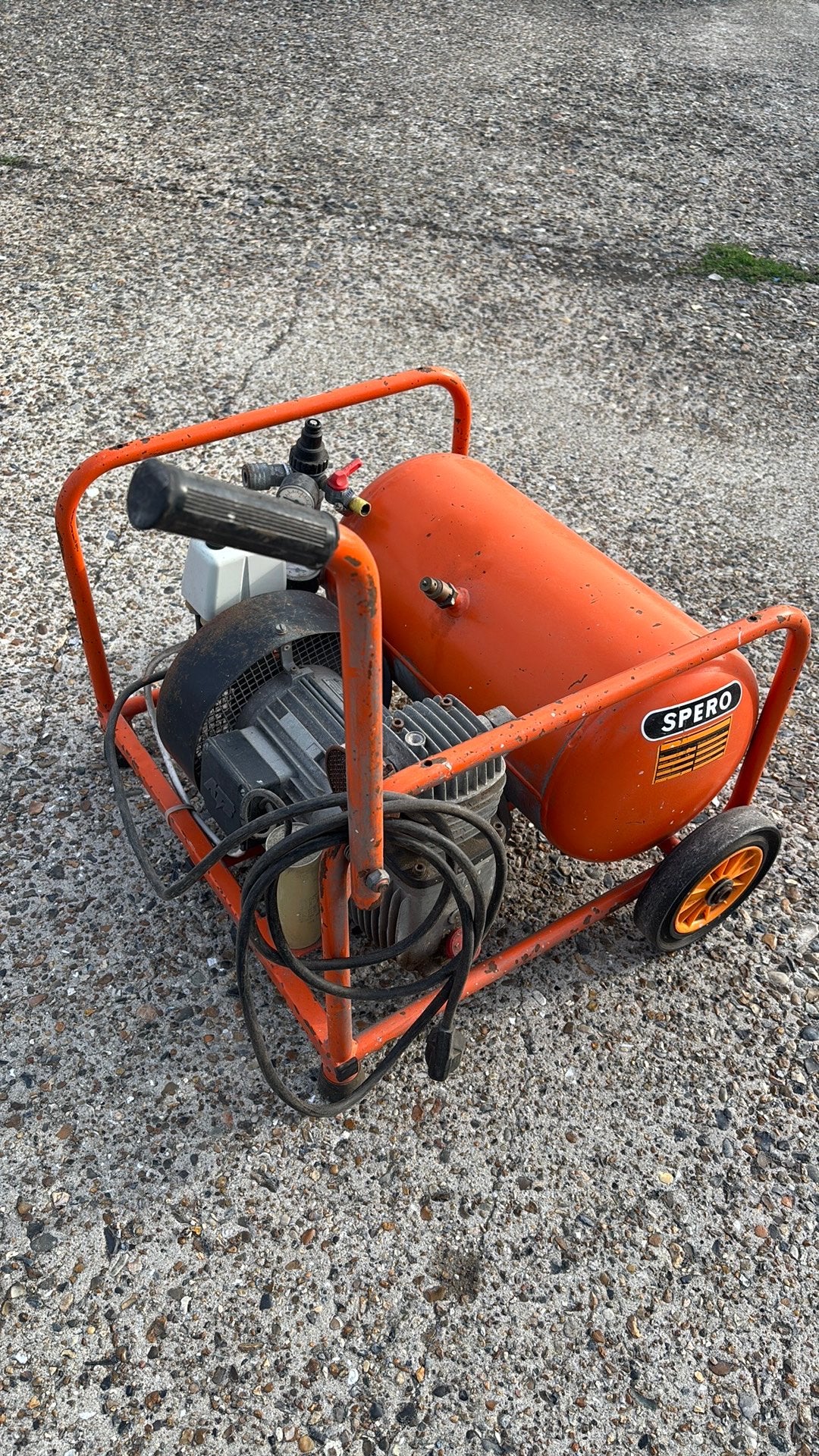 Werkende compressor, Doe-het-zelf en Verbouw, Compressors, Ophalen, Zo goed als nieuw, Minder dan 200 liter/min