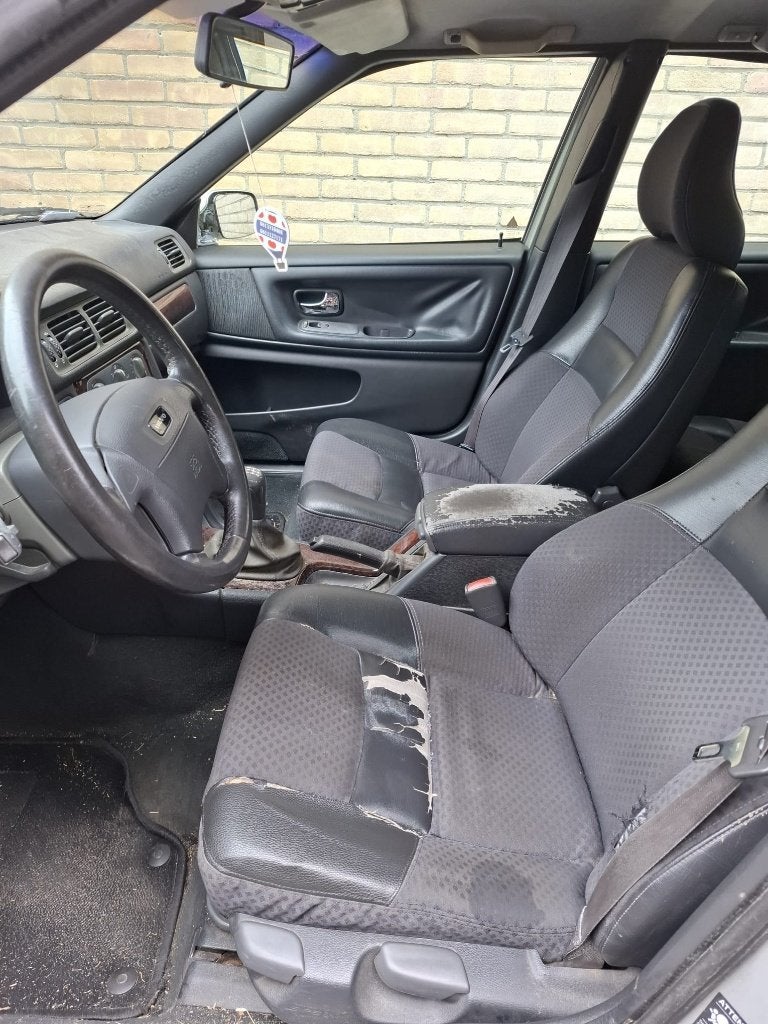 Volvo V70 2.4 170PK 1999 Grijs, Voorwielaandrijving, Leder en Stof, Grijs, Particulier
