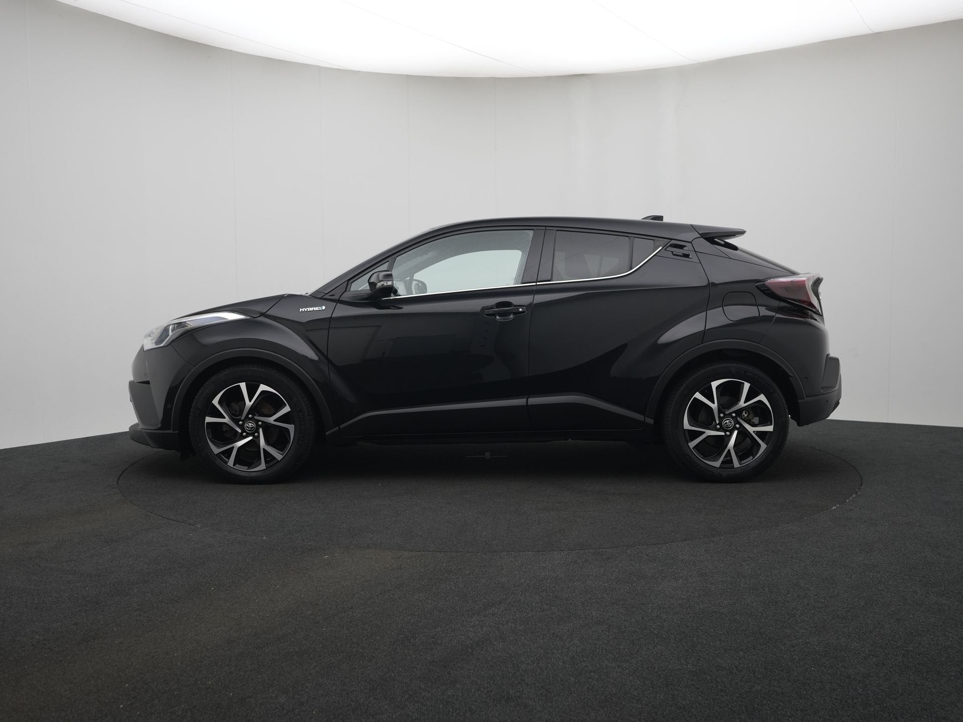Toyota C-HR 1.8 Hybrid Style | Parkeersensoren V+A | JBL | B, 12 maanden, Stof, 4 cilinders, Origineel Nederlands
