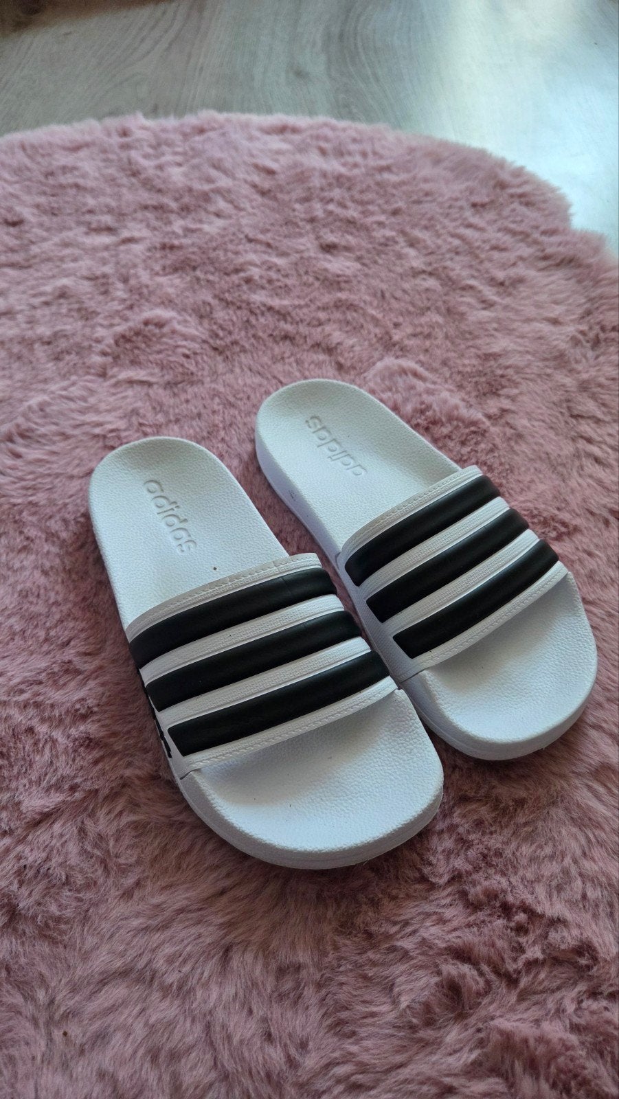 Adidas slippers, maat 37, Slippers, Wit, Gedragen, Verzenden