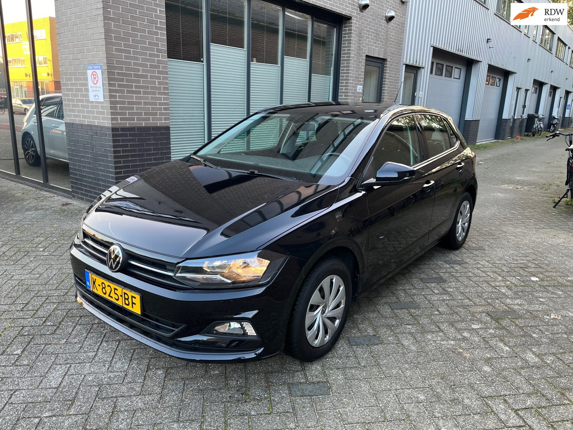 Volkswagen Polo 1.0 MPI Comfortline! 142 DKM! CARplay!, Auto's, Voorwielaandrijving, Stof, Euro 6, Zwart