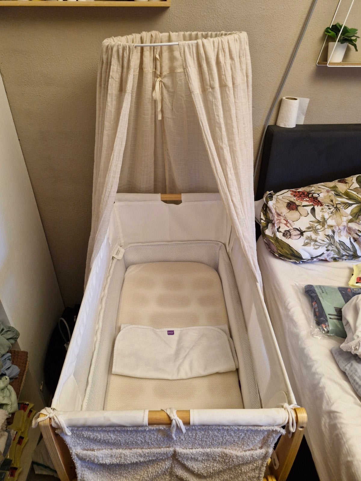 SnuzPod 4: Stijlvolle 3-in-1 Co-sleeper met Ademend Matras, Ophalen, Zo goed als nieuw, Wieg
