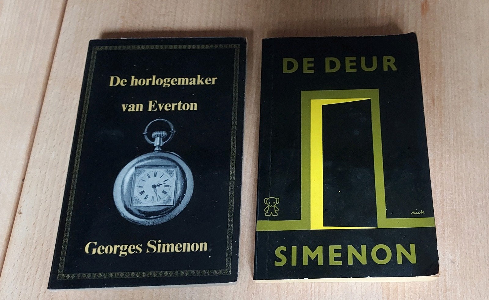 2x zwarte beertjes Simenon jaren 50/60, Ophalen of Verzenden, Gelezen