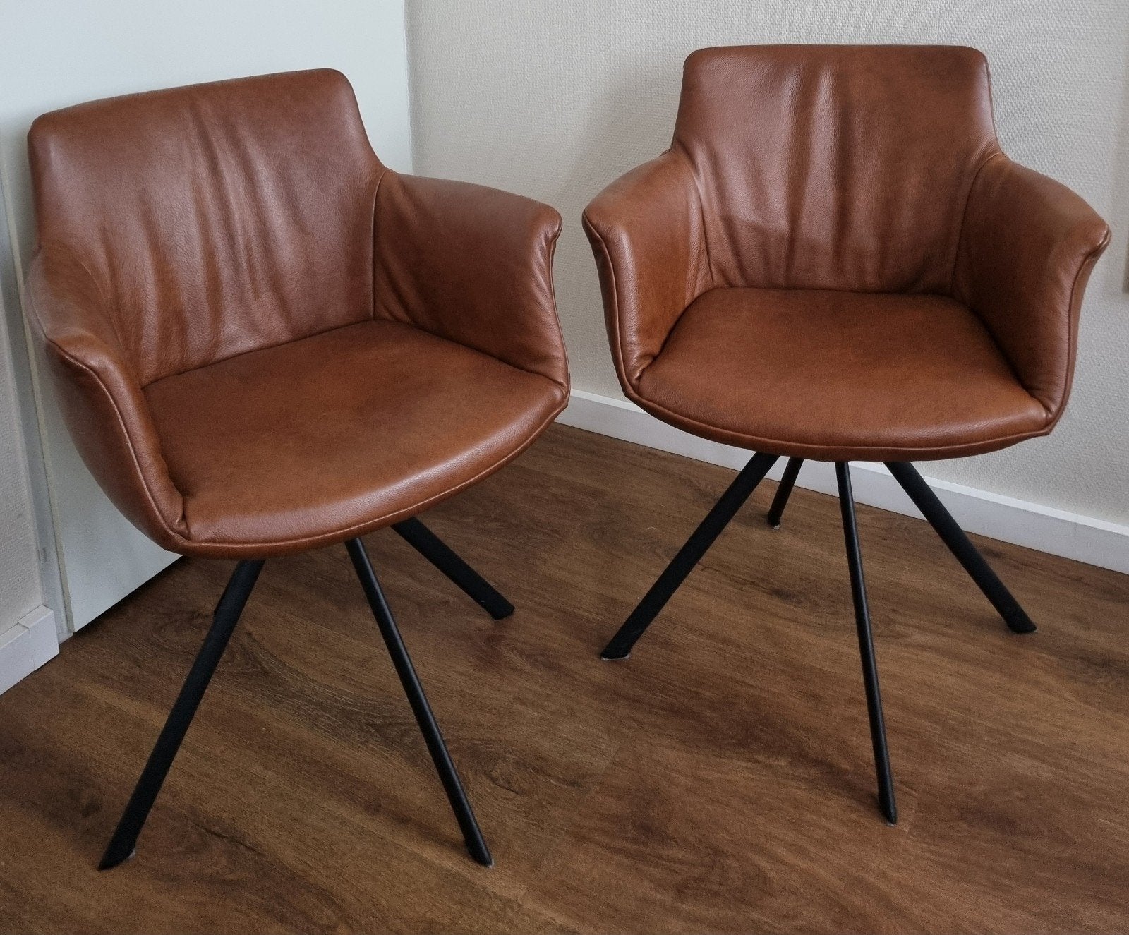 2 stuks Chess Lederen Eetkamerstoelen met Arm en Draaivoet, Modern, Eigentijds, Twee, Bruin, Ophalen of Verzenden