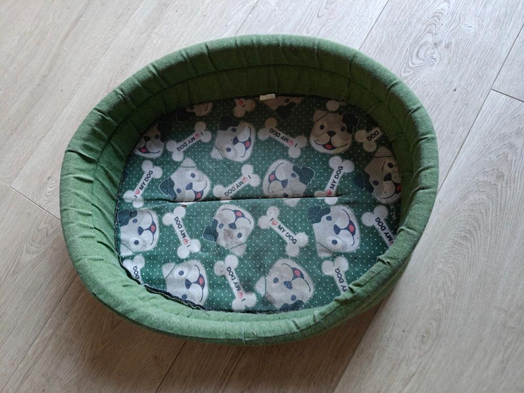 Vrolijke hondenmand puppie of kleine hond, Ophalen of Verzenden, Zo goed als nieuw, Stof