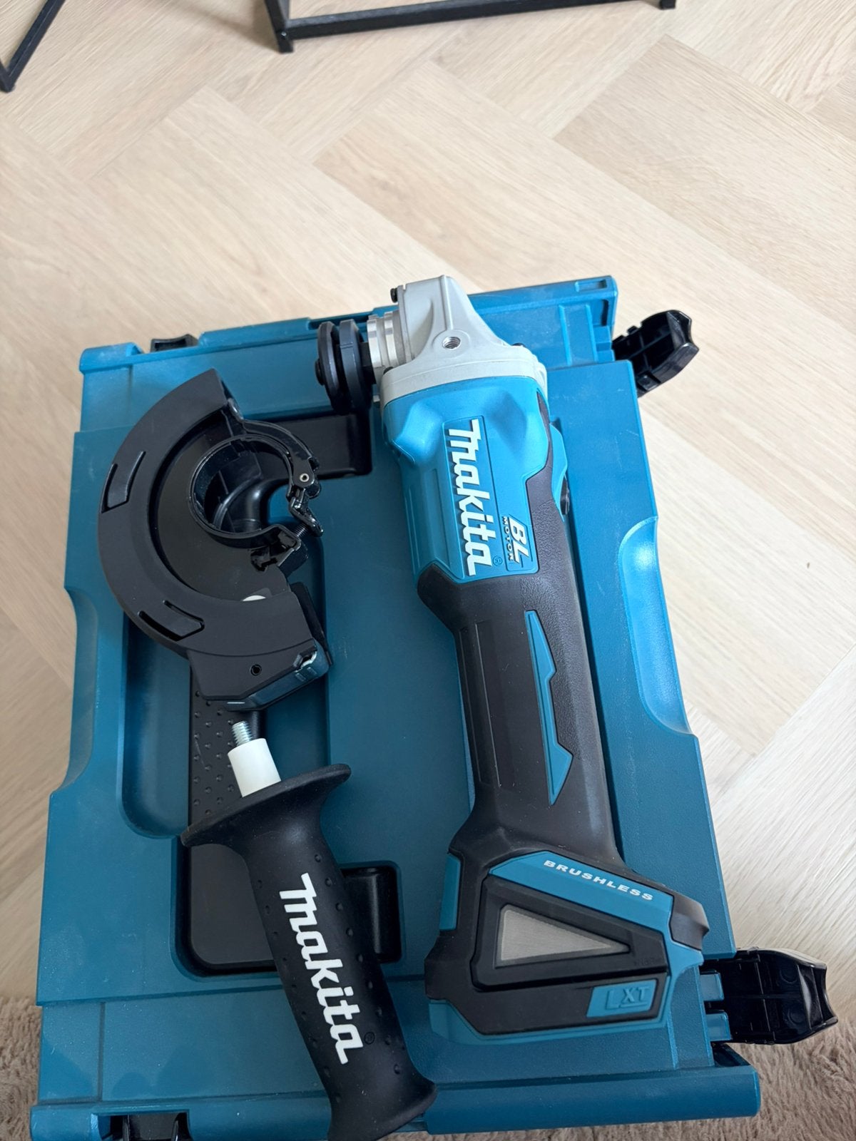 Foto 2 van 2x Makita DGA504ZJ Haakse Slijper 18V