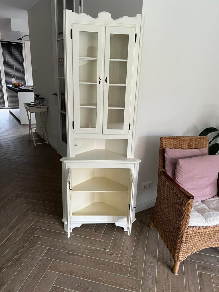 Brocante hoekkastje, Ophalen