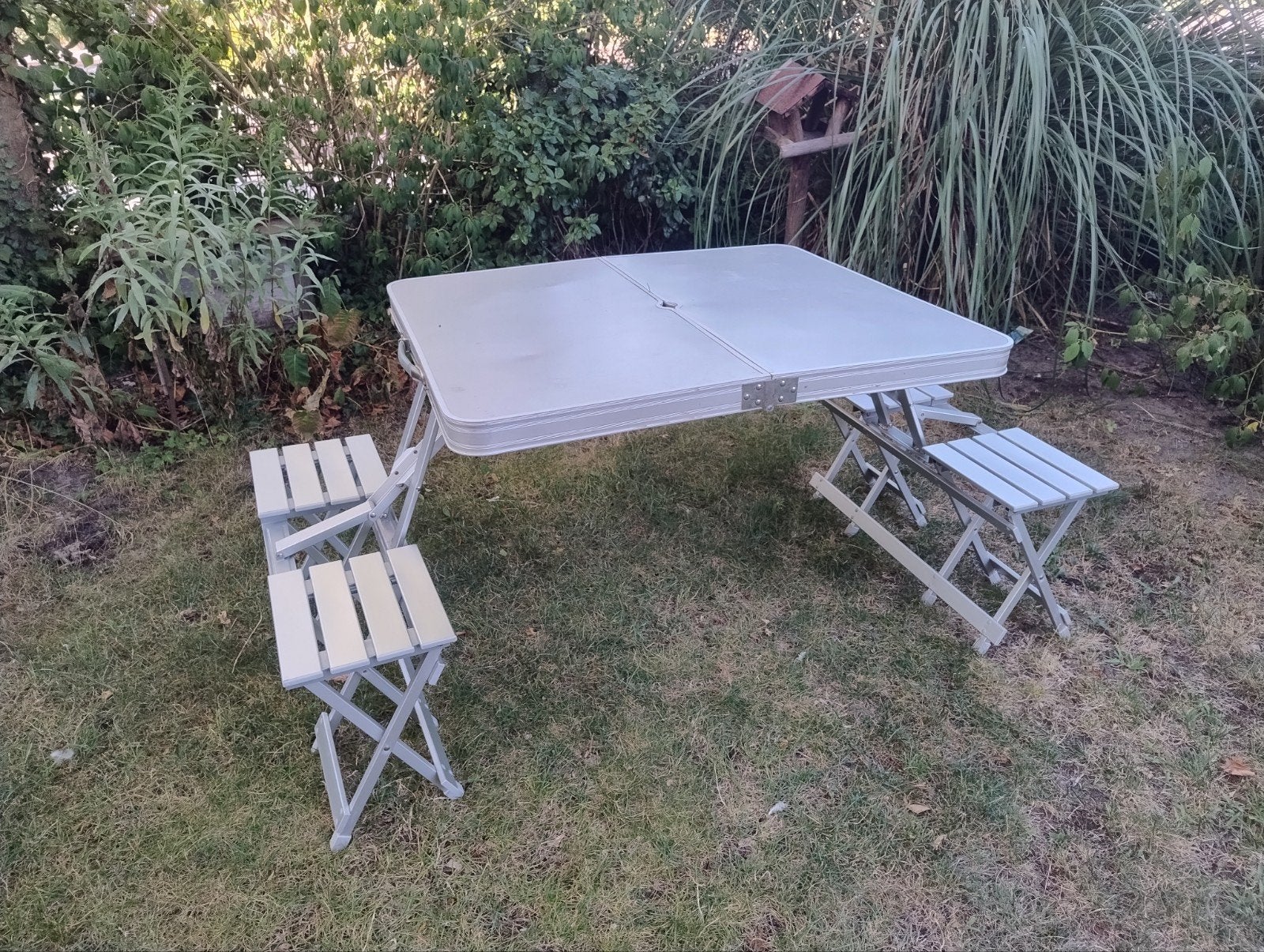 Campingtafel met 4 krukjes - Opvouwbaar en draagbaar, Caravans en Kamperen, Kampeermeubelen, Ophalen, Gebruikt, Campingtafel