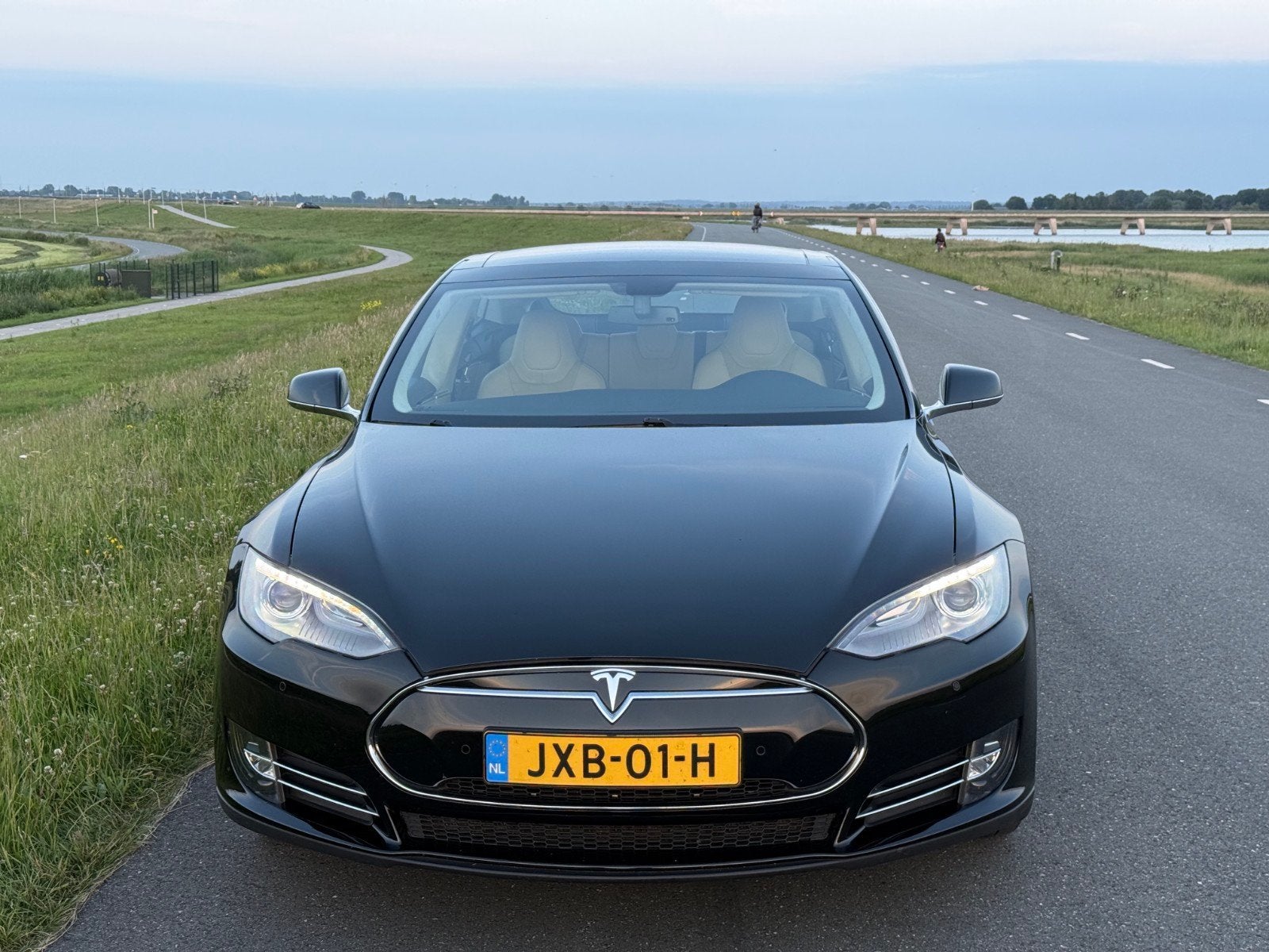 Tesla Model S 2014 Zwart gratis opladen SC01, Auto's, Tesla, Automaat, Achterwielaandrijving, Model S, Zwart