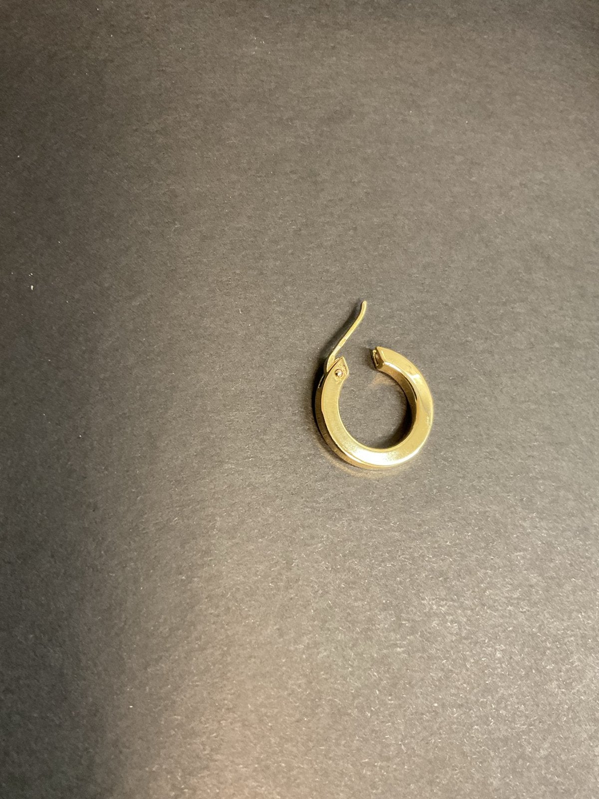 14 Karaat Gouden Vierkante Buis Oorring - 18mm Buiten, Ophalen of Verzenden, Zo goed als nieuw, Goud, Hangers