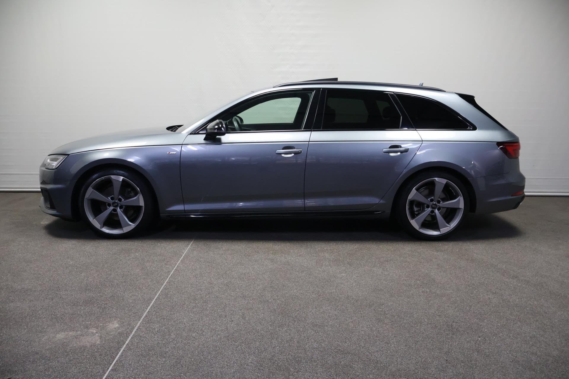 Audi A4 Avant 35 TFSI Sport S line black edition, Gebruikt, 4 cilinders, Automatische klimaatregeling, A4