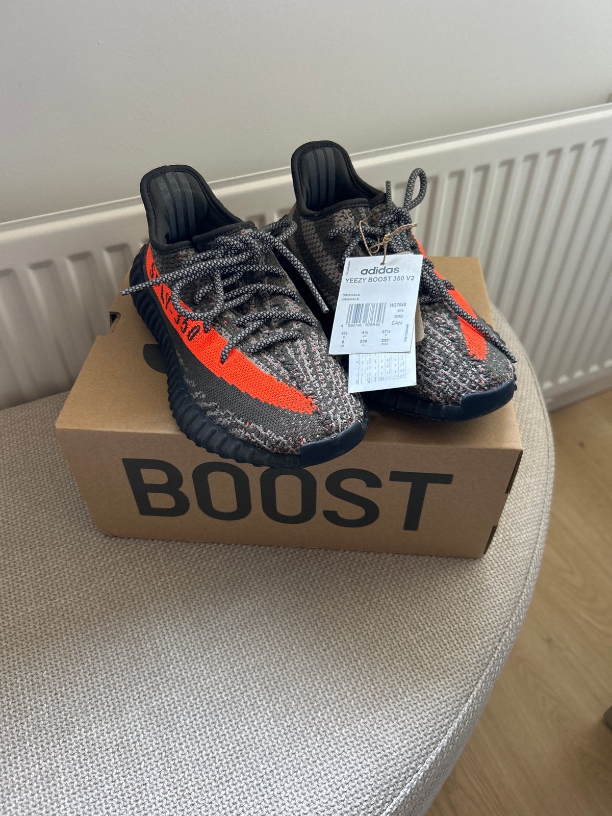 Adidas Yeezy Boost 350 V2 Beluga 2.0 - Maat 37,1/3, Kleding | Dames, Ophalen of Verzenden, Zo goed als nieuw, Overige kleuren