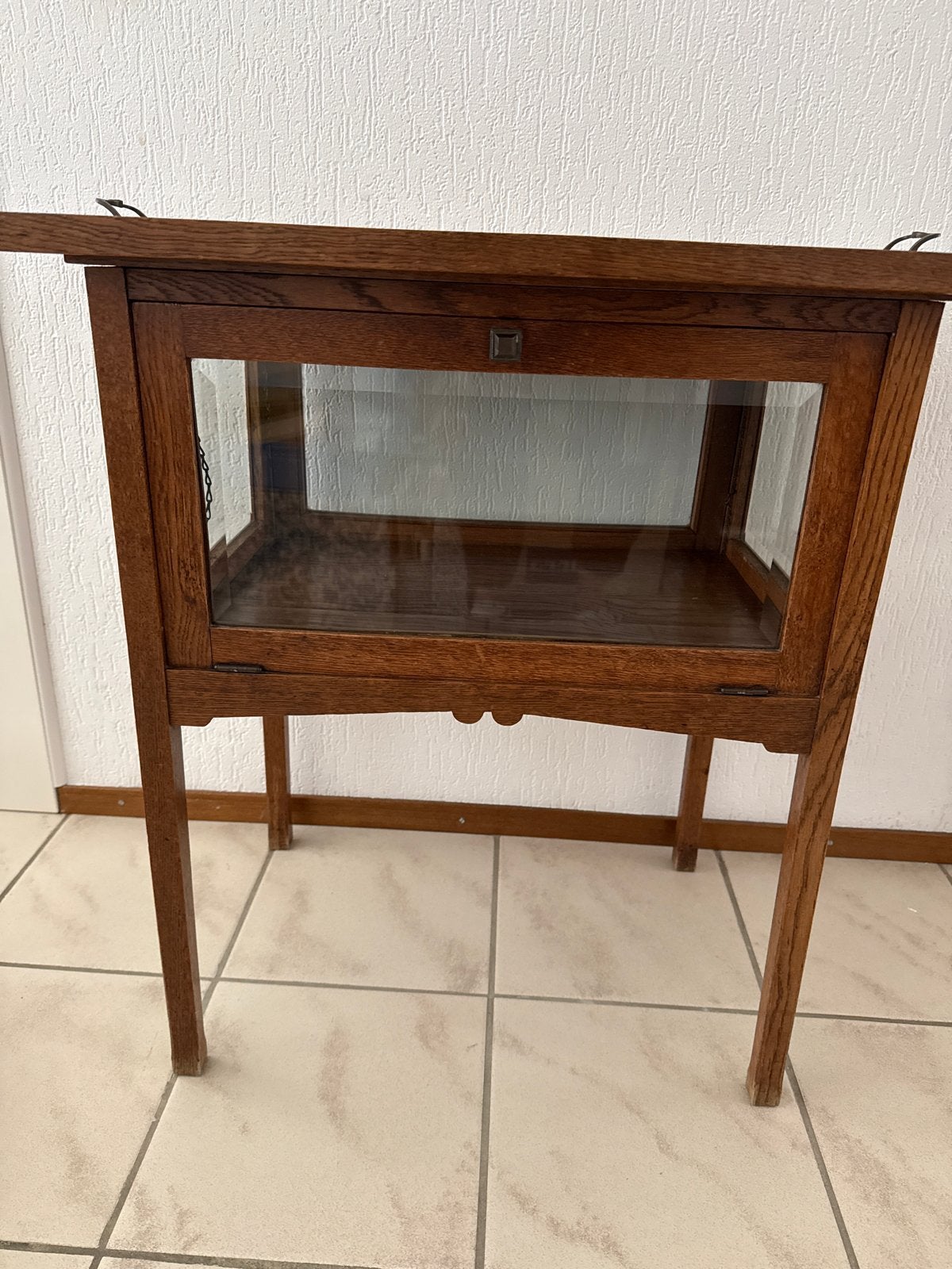 Antiek theekastje / vitrinekastje van eikenhout, Ophalen