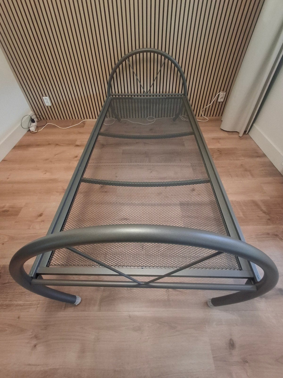 Metalen bedframe met spiraalbodem en matras, Ophalen, Gebruikt, 90 cm, Eenpersoons