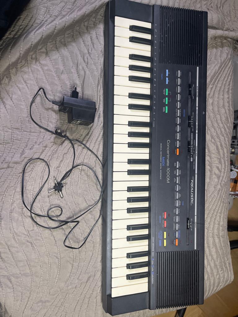 Realistic Concertmate-1000M Keyboard met adapter, Muziek en Instrumenten, Keyboards, Zo goed als nieuw, 49 toetsen, Overige merken