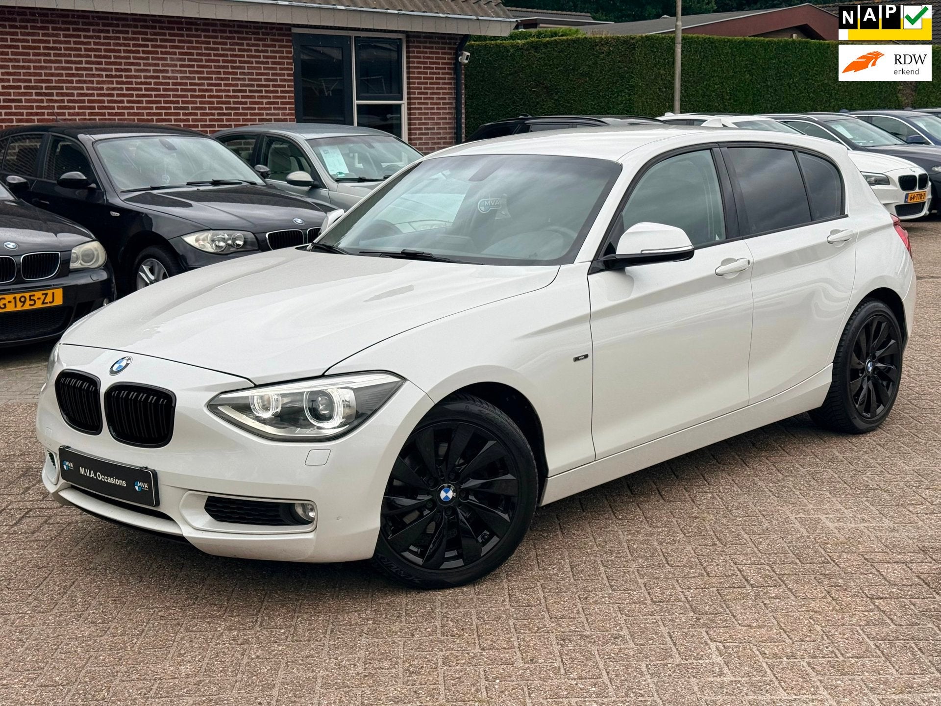 BMW 1-serie 118i Business+ Urban|Nieuwe Ketting + Klepseals|, Auto's, Euro 5, Achterwielaandrijving, Gebruikt, Zwart