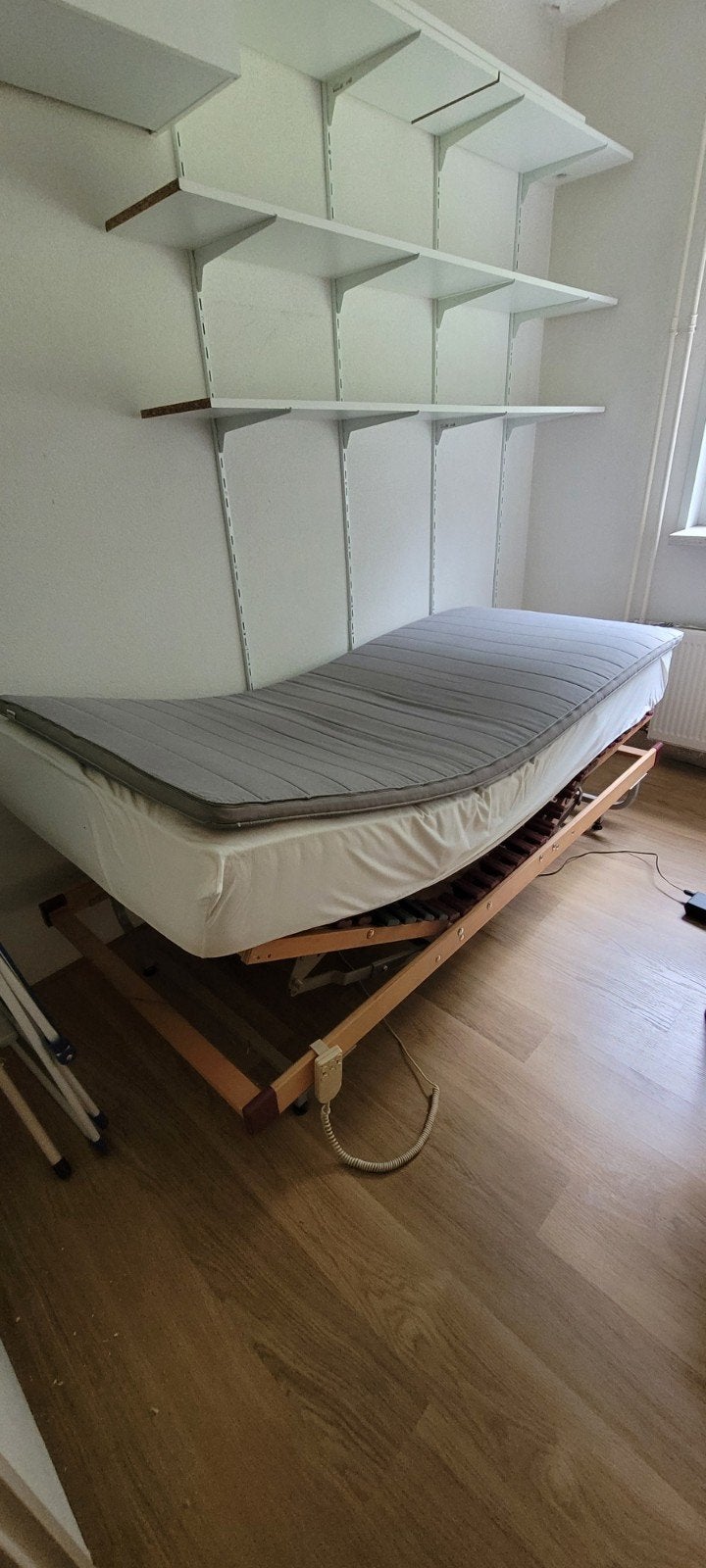 1 persoonsbed elektrische bediening 2.00x90cm, Ophalen, 90 cm, Eenpersoons, Zo goed als nieuw