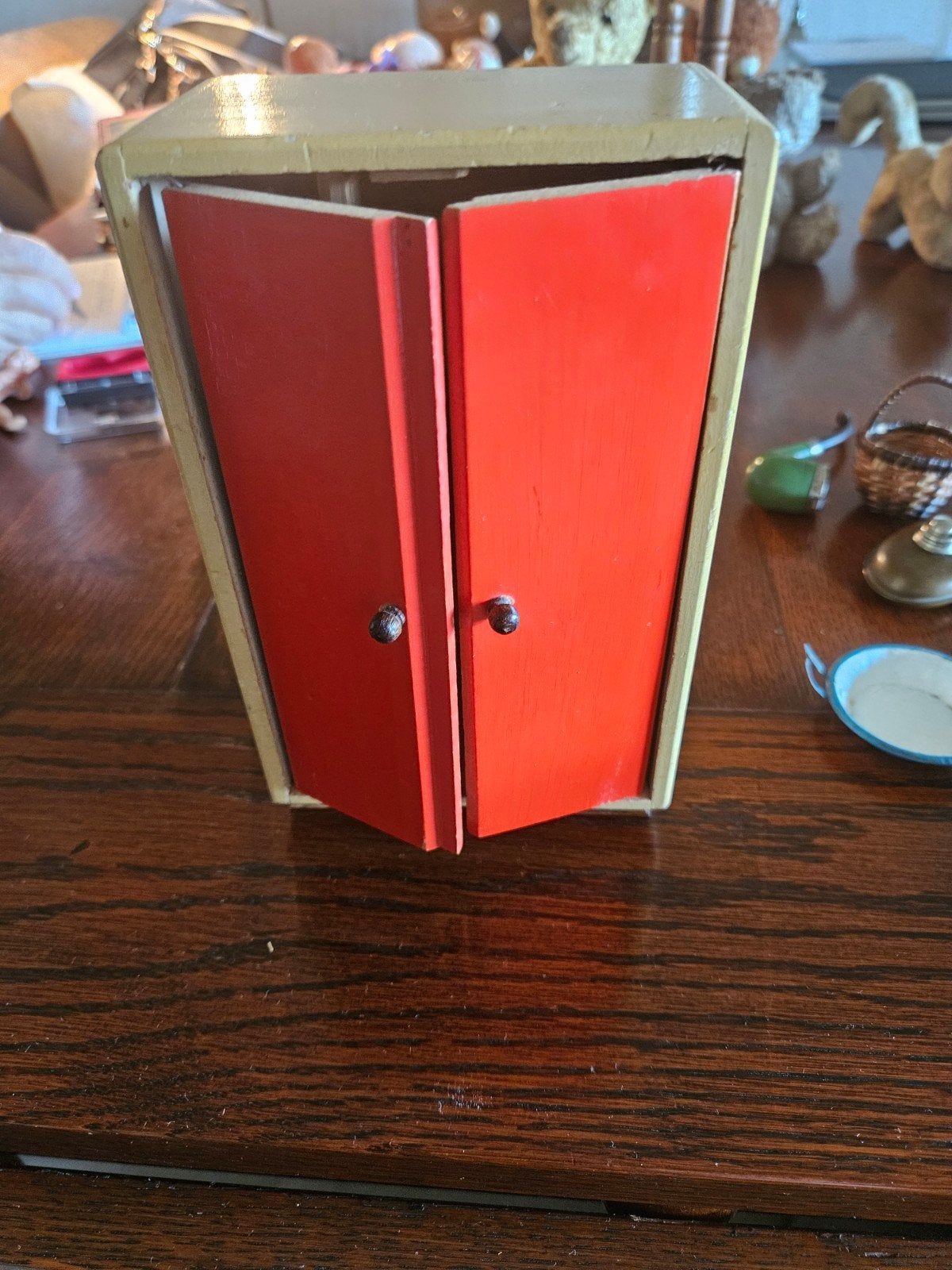 Vintage Poppenhuis Kledingkast - Rood en Hout, Ophalen of Verzenden, Gebruikt, Toebehoren