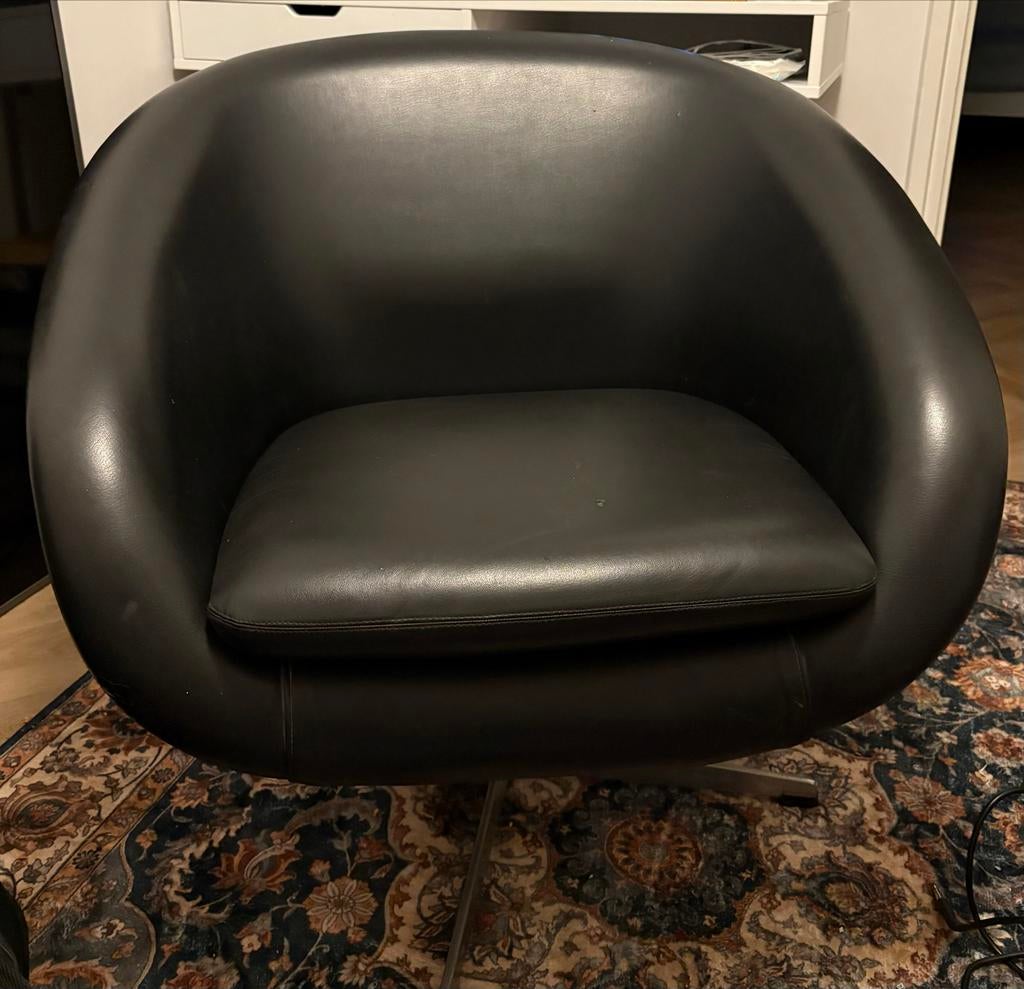 Zwarte draaibare fauteuil - Comfortabele kuipstoel, Huis en Inrichting, Stoelen, Gebruikt, Eén, Overige materialen, Zwart, Ophalen
